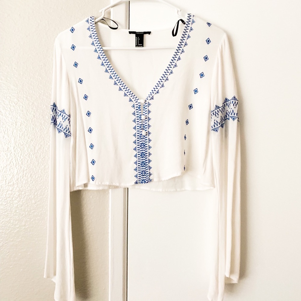 Blue and white crop top 💙